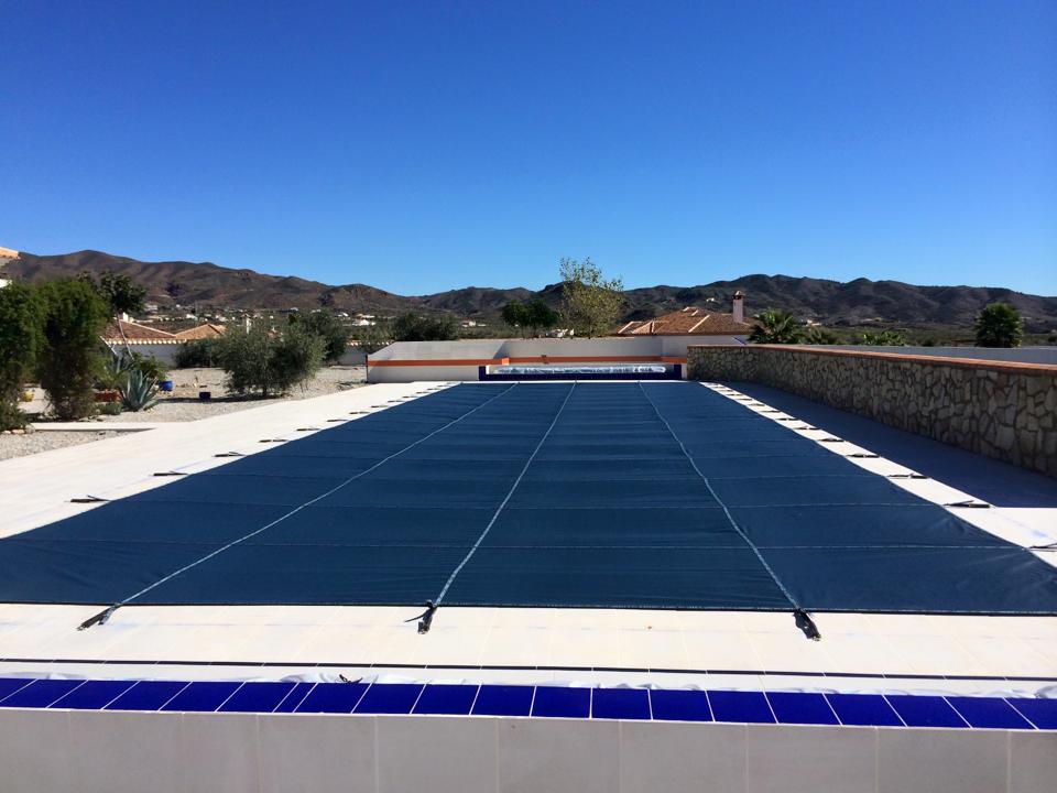 Manta protectora de piscina para niños