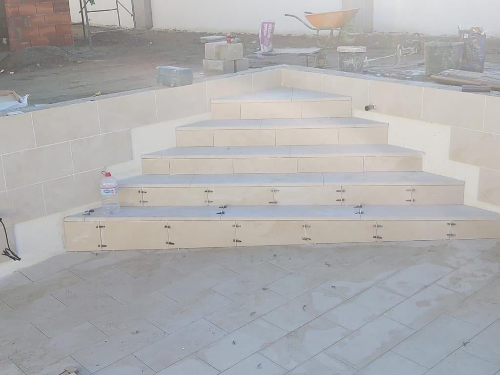 Escaleras romanas piscina